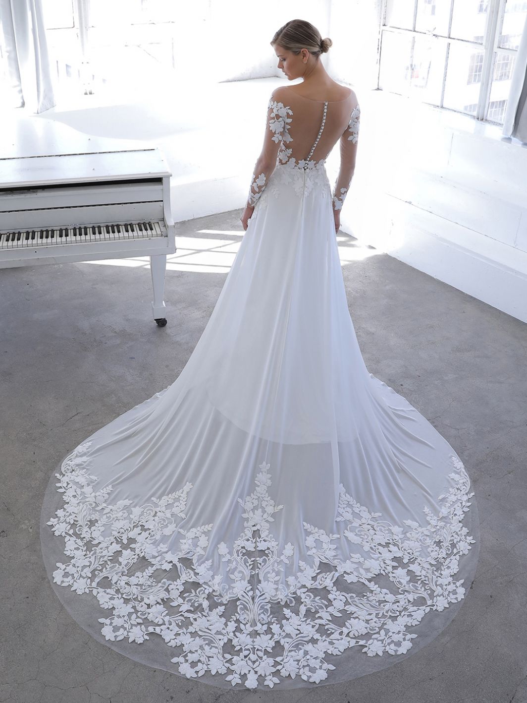 Nandana by Blue by Enzoani (Size 12)