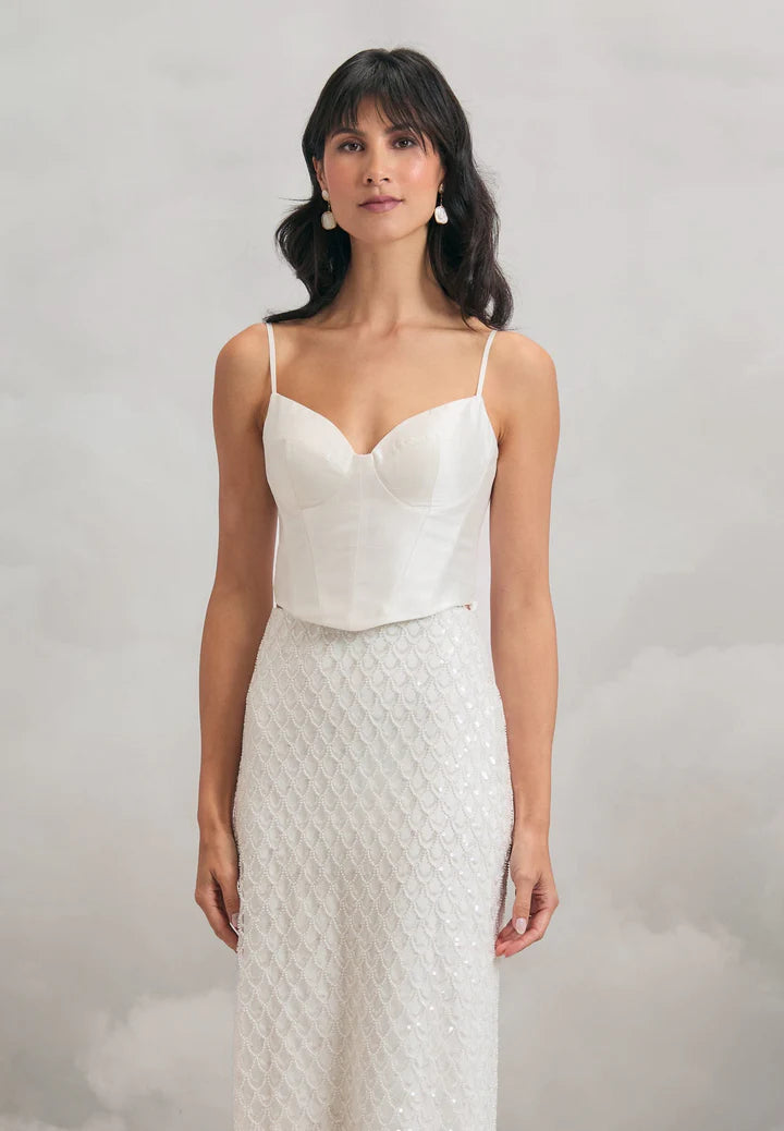 Chant bodice from catherine deane in a silk dupion on a bride model.