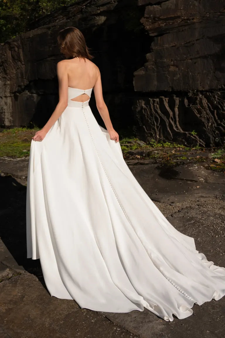 Full body back view of Lindsey by Jenny Yoo