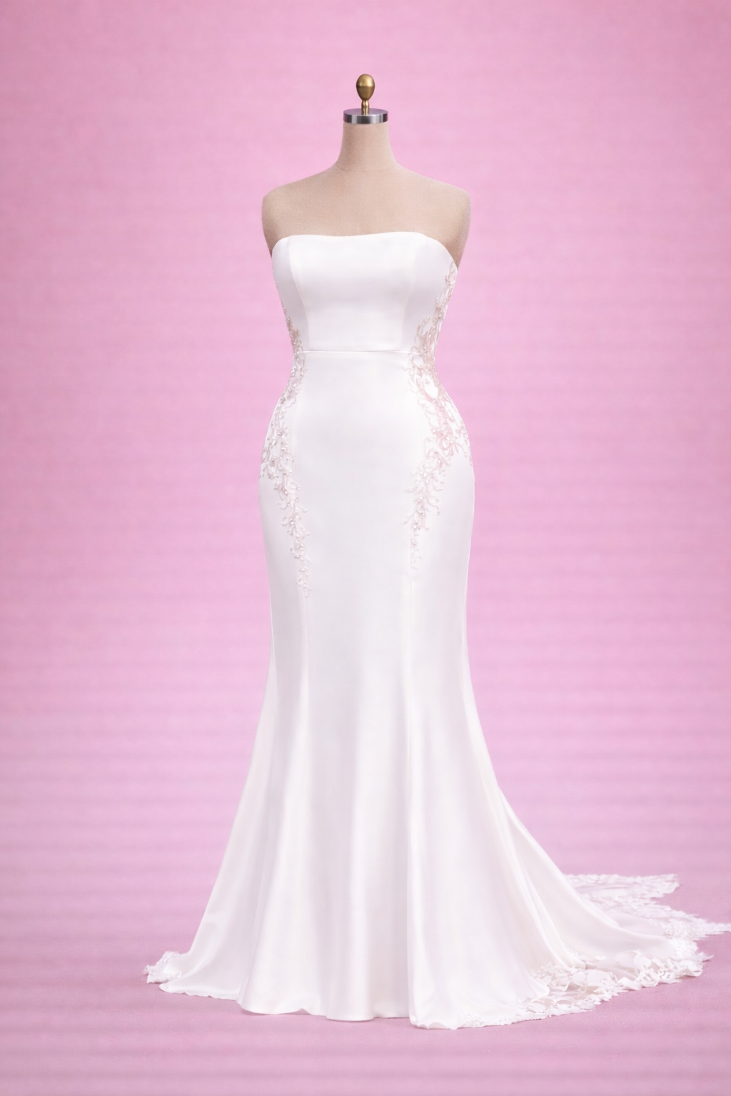 Featuring a clean strapless neckline and a smooth satin-like finish, Mer's fitted silhouette hugs the body in all the right places before flaring into a stunning lace train that gives you that aisle-moment energy.