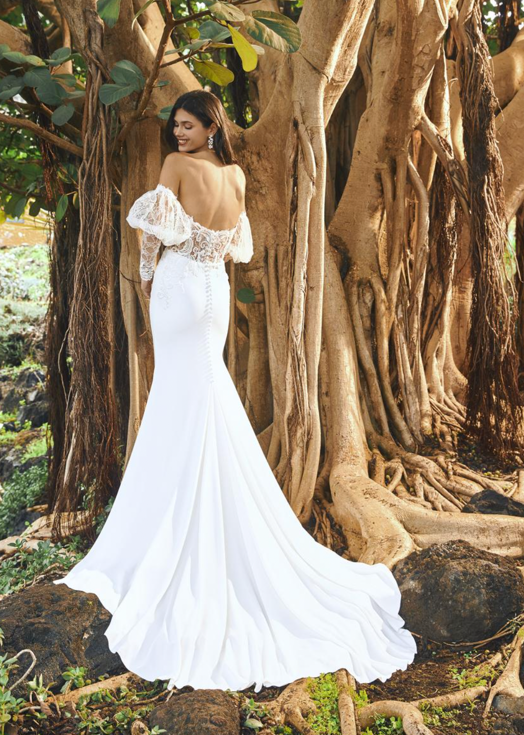 Full body back view o fMasazir by Pronovias