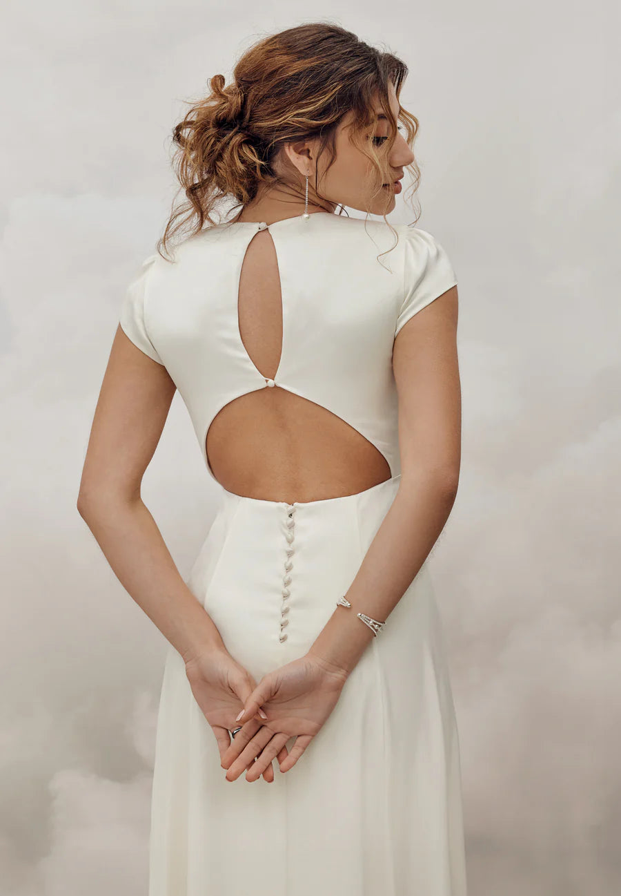 Close up back view of Sidney by Catherine Deane