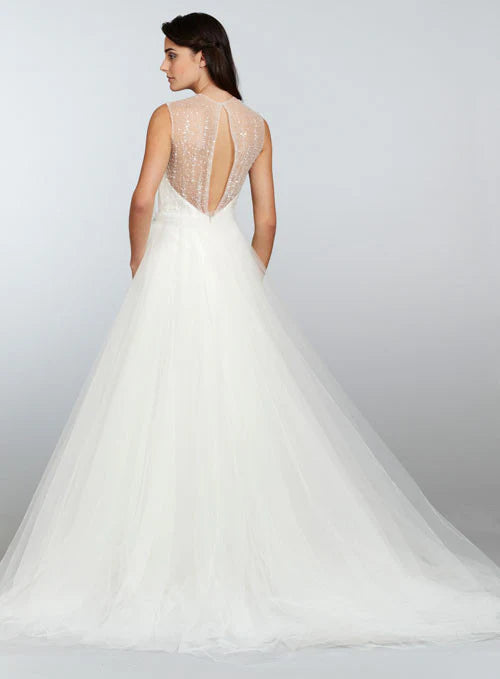 Full body back view of 2302 by Tara Keely