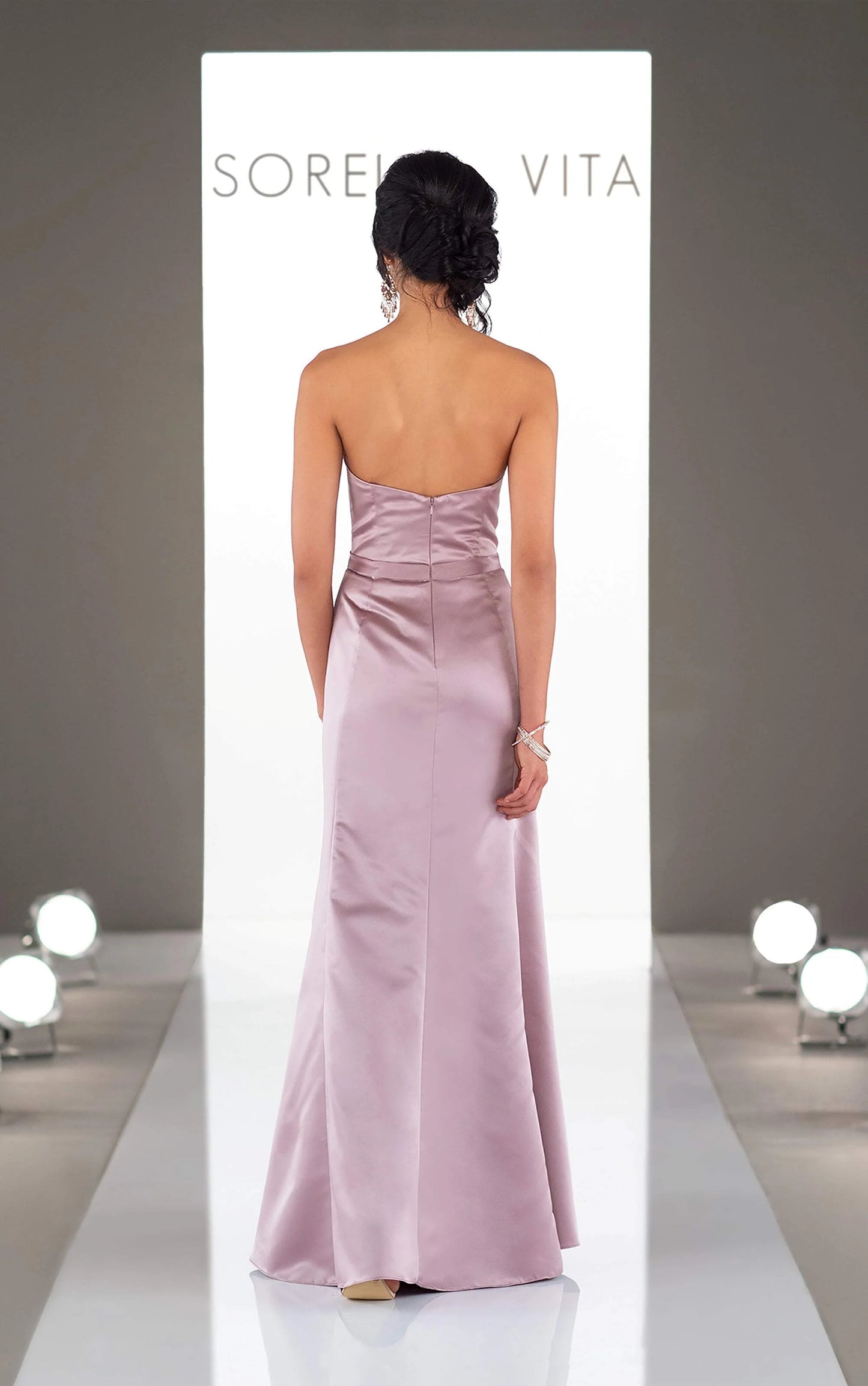 Full body back view of Sorella Vita -9166