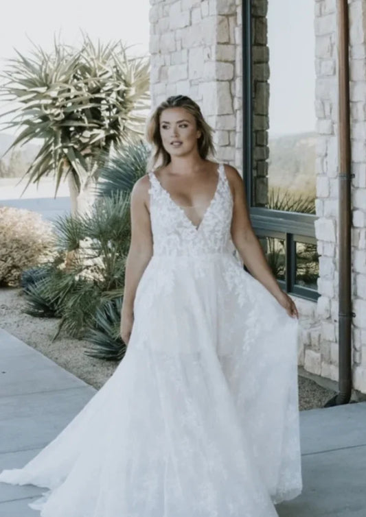 A Plus Size Bride's Guide to Fun Wedding Dress Shopping