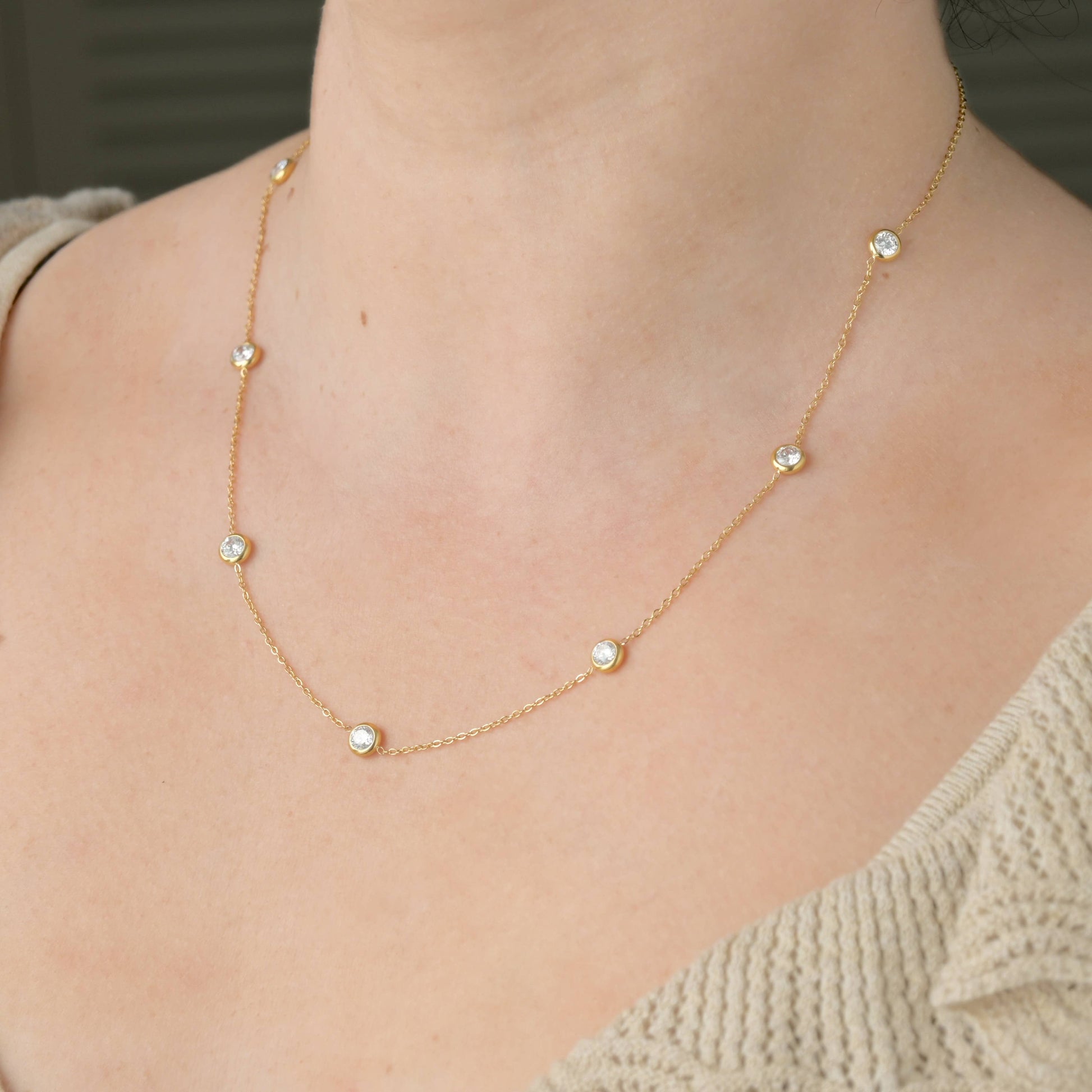 Bezel necklace in a woman's neck