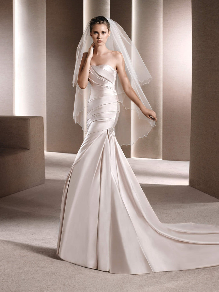 Full body front view of Lasposa - Fanal
