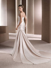 Full body back view of Lasposa - Fanal