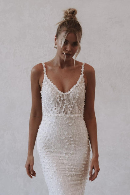 Close up front view of harlow by made with love