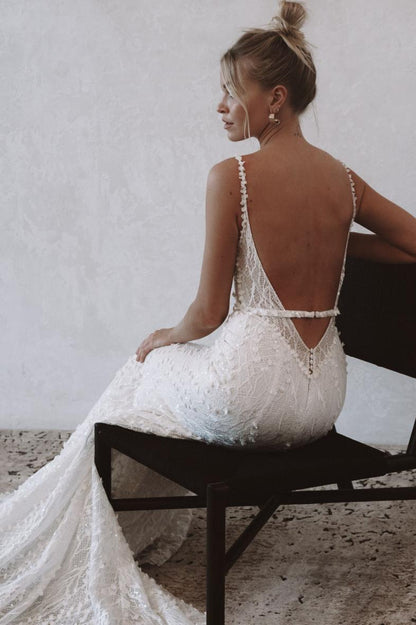 Close up back view of harlow by made with love