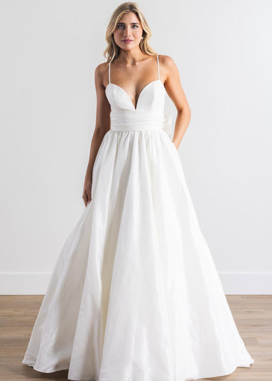 a clean classic silhouette, straight out of your favorite Rom-com, finished with a self-tie oversized waist bow, and of course - pockets.