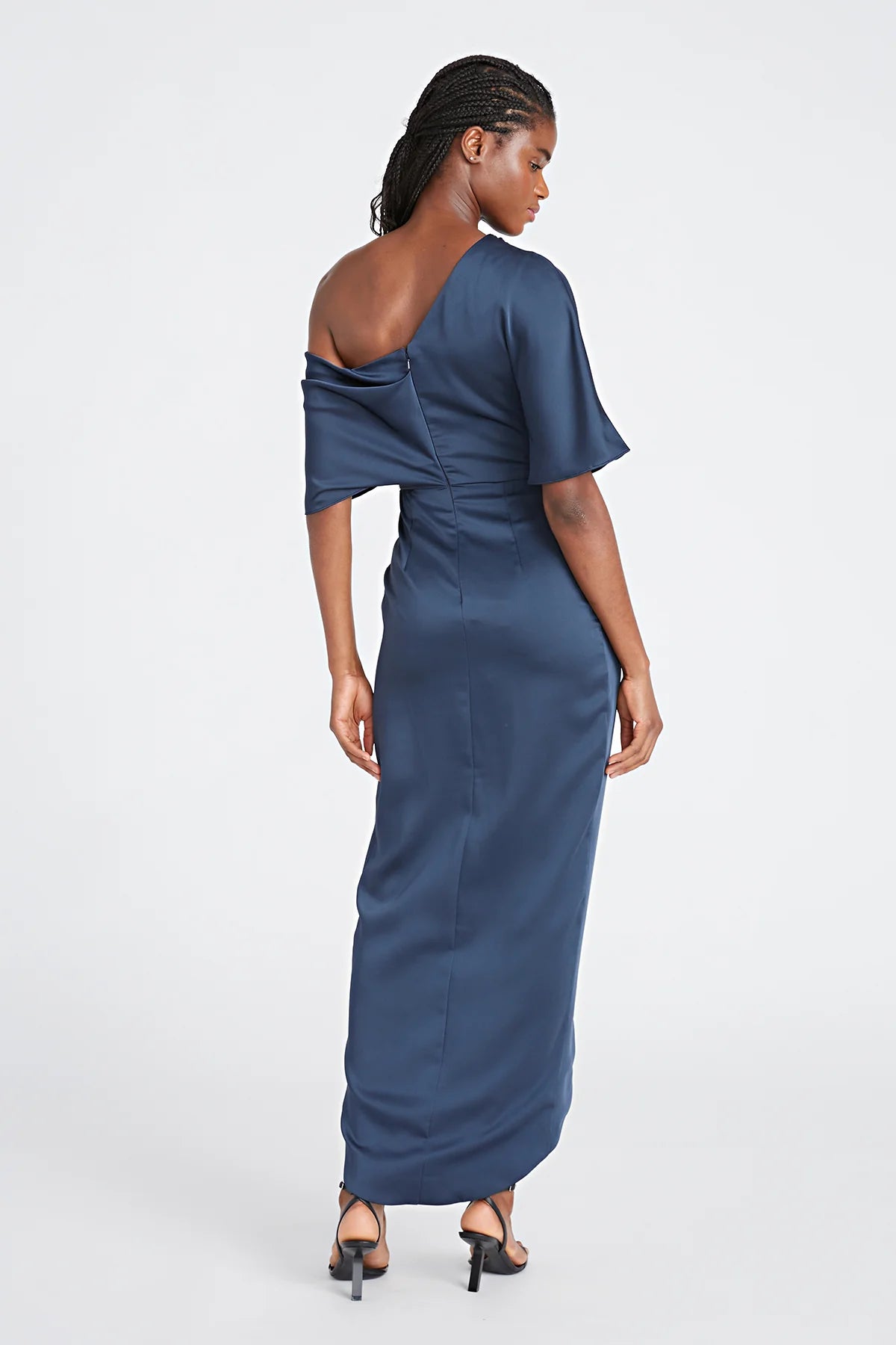 Full body back view of Theia - Rayna (Odessy Grey