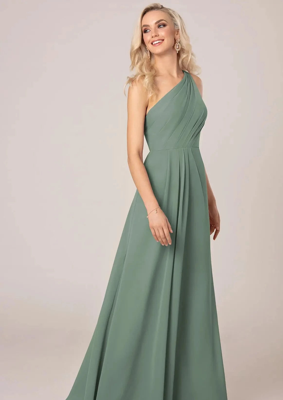 Full body front view of Sorella Vita - 9296