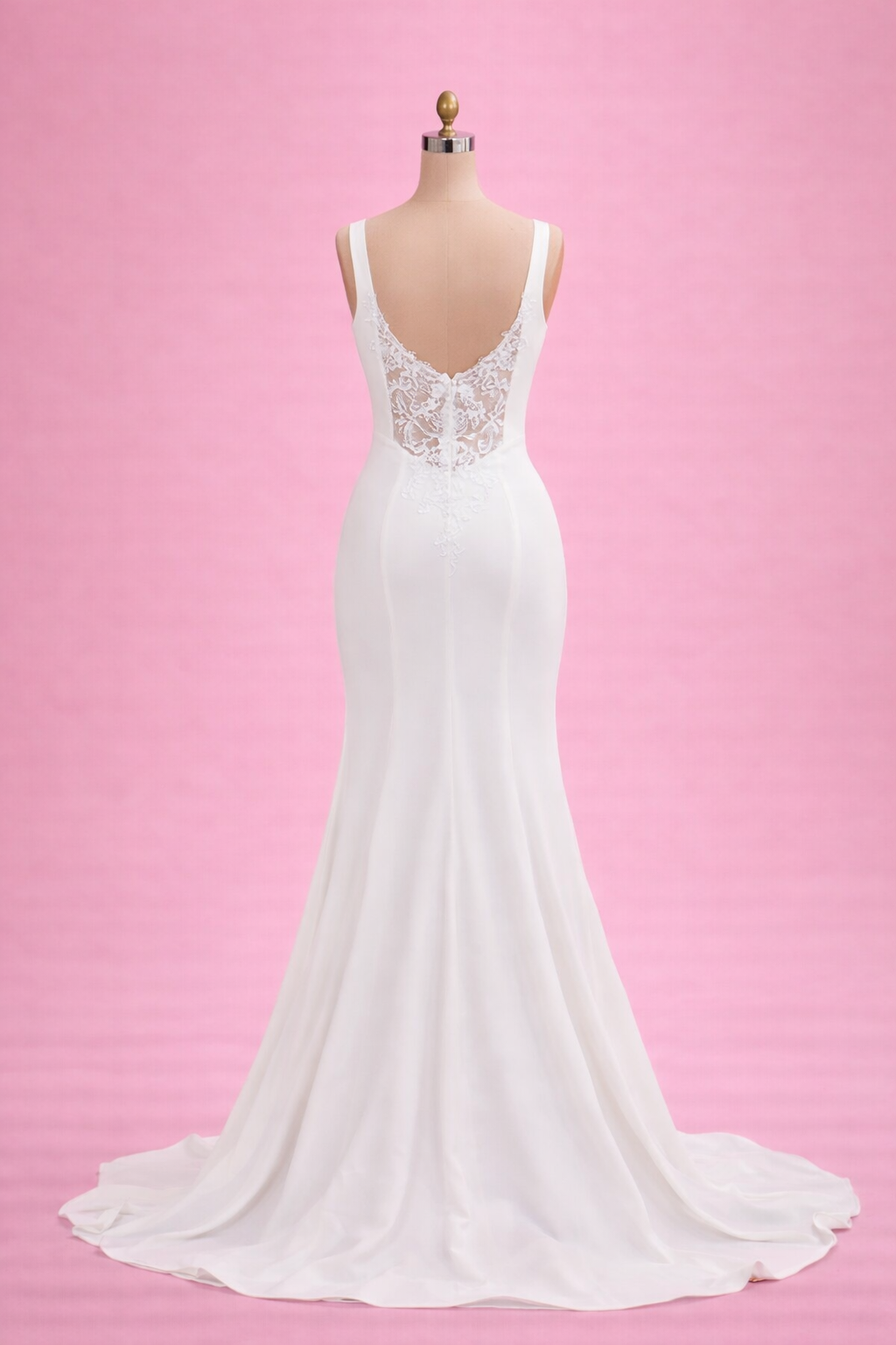 Lace open back of wedding gown