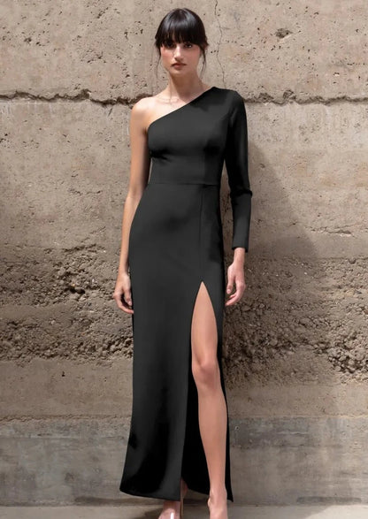 Full body front view of Jenny Yoo - Carrera 