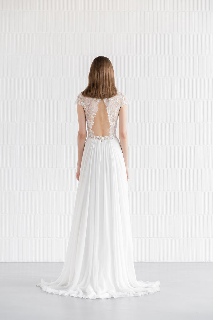 Full body back view of isabelle by divine atelier