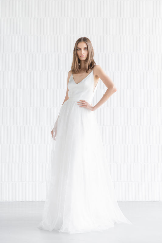 Simone Overskirt by Divine Atelier (Size 12)
