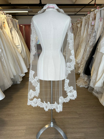 Ivory Eyelash Lace Mantilla Veil - Fingertip