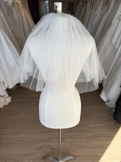 Wide Comb Pearl Veil (Shoulder)