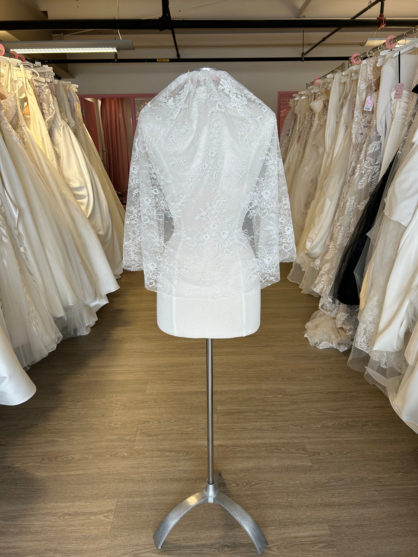 Full Lace & Applique Veil - Elbow