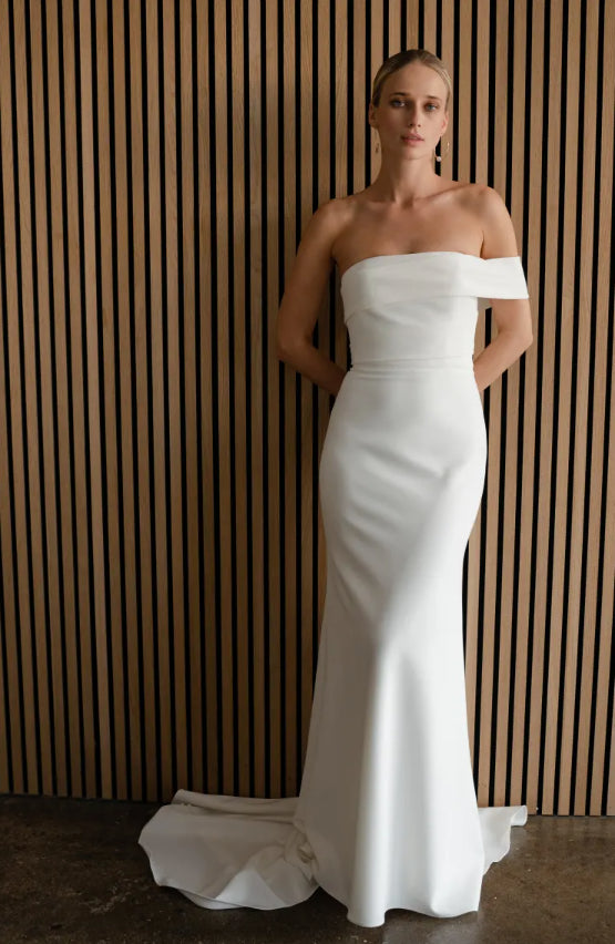 The Henley gown is as modern as she is understated. Cut in our ever so flattering matte crepe fabric, thoughtfully placed pleats make their way around your left shoulder to create a shapely asymmetrical silhouette.

