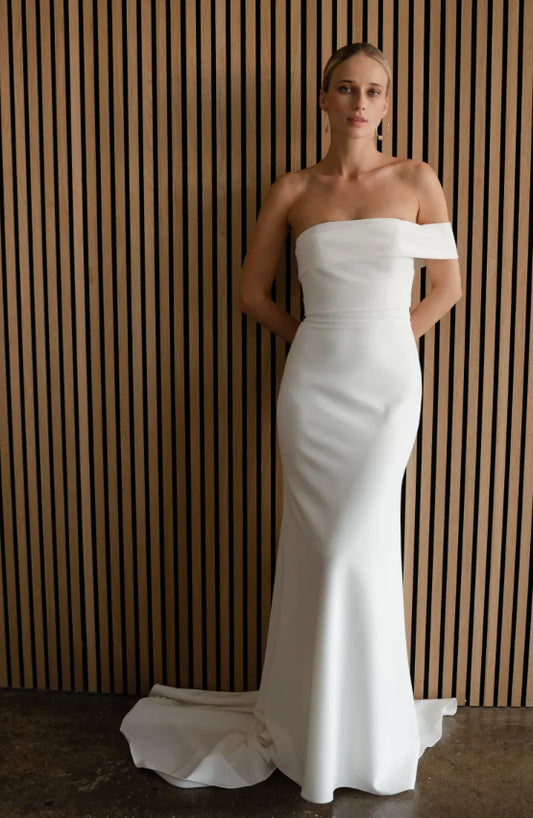 The Henley gown is as modern as she is understated. Cut in our ever so flattering matte crepe fabric, thoughtfully placed pleats make their way around your left shoulder to create a shapely asymmetrical silhouette.

