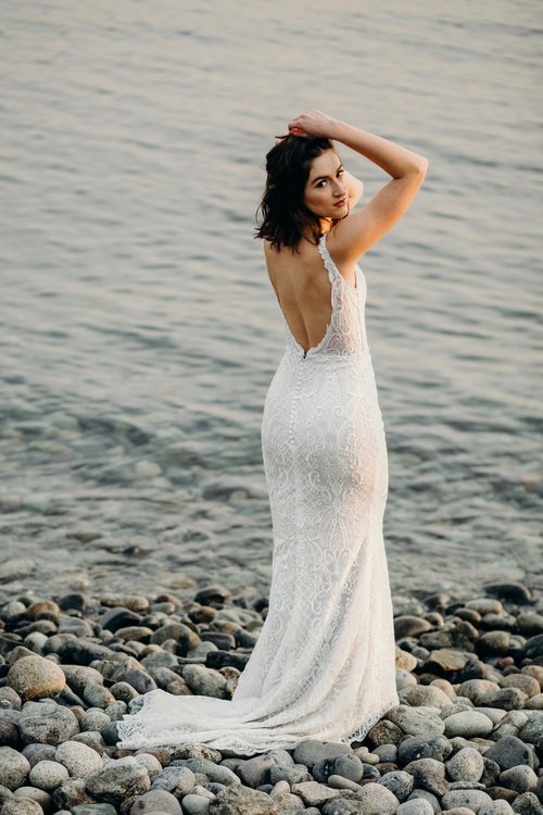 Full body back view of jude by lis simon