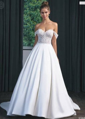 Full body front view of 55084 by Justin Alexander