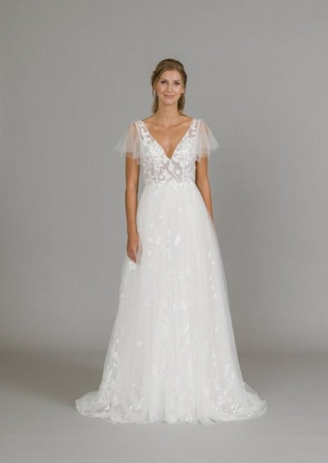 Full body front view of laura by lis simon