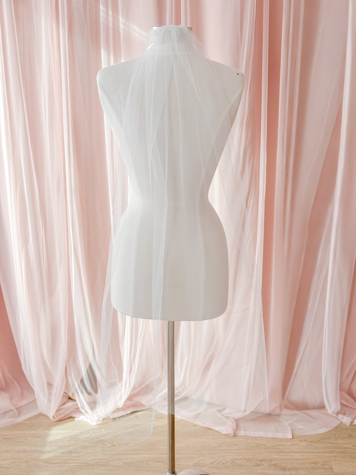 The "Lou" Fingertip Veil