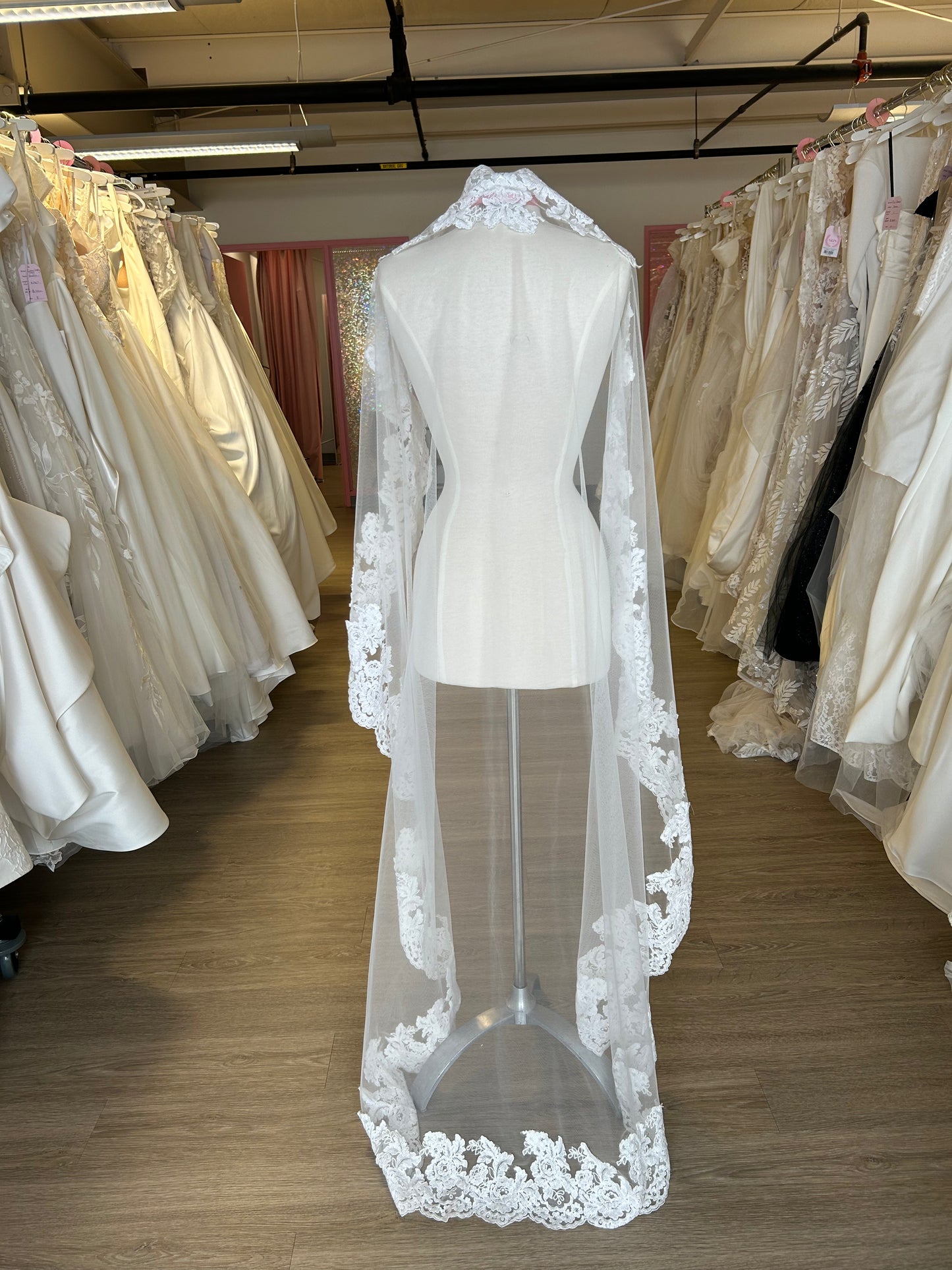 Mantilla Scalloped Edge Veil - Waltz