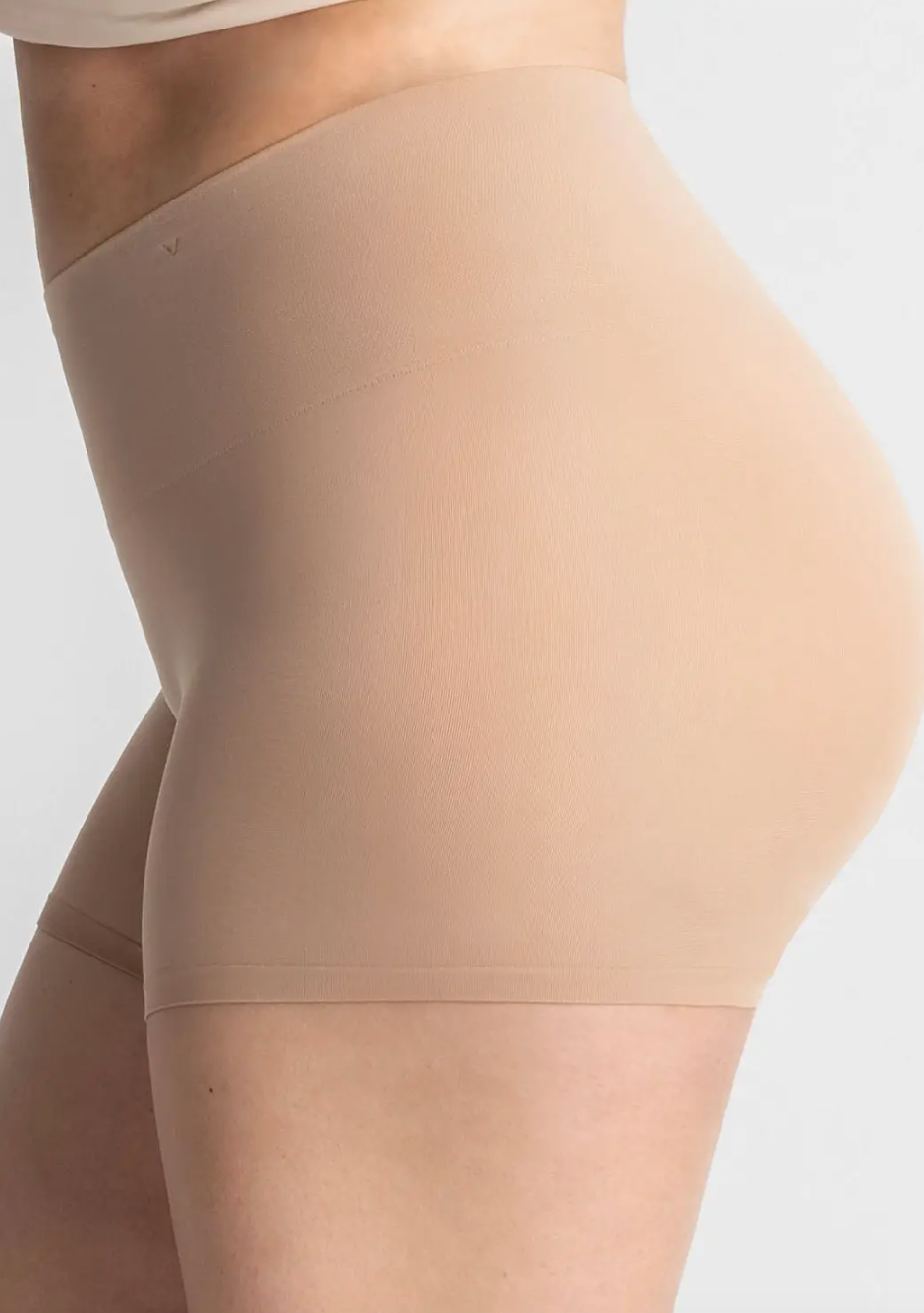 Ultralight Seamless Shaping Short