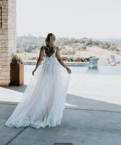 Full body back view of Jolie by Beccar La Curve