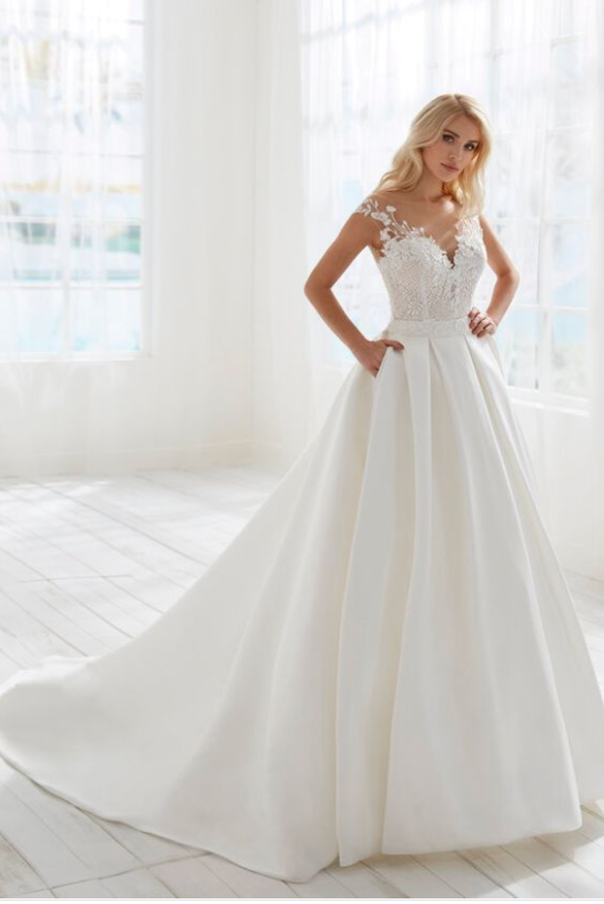 Full body front view of Barbara by Randy Fenoli