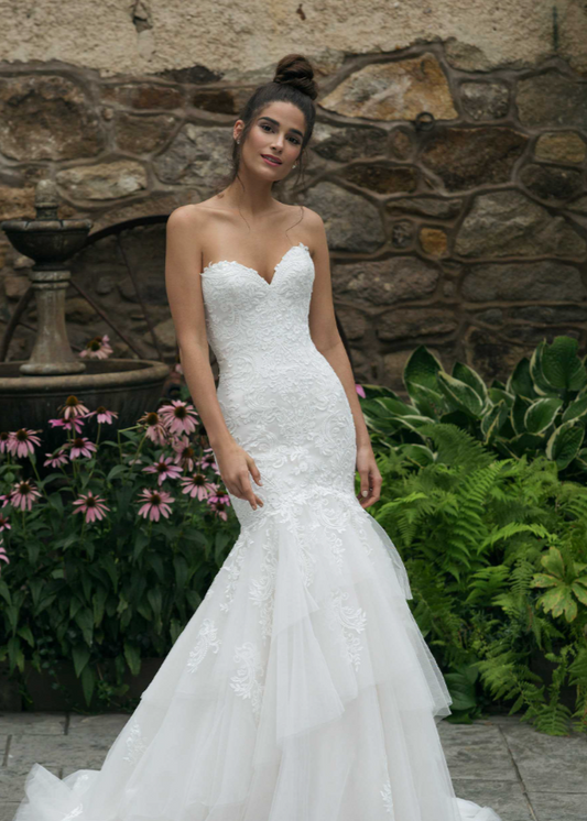 Full body front view of 44060 by Justin Alexander