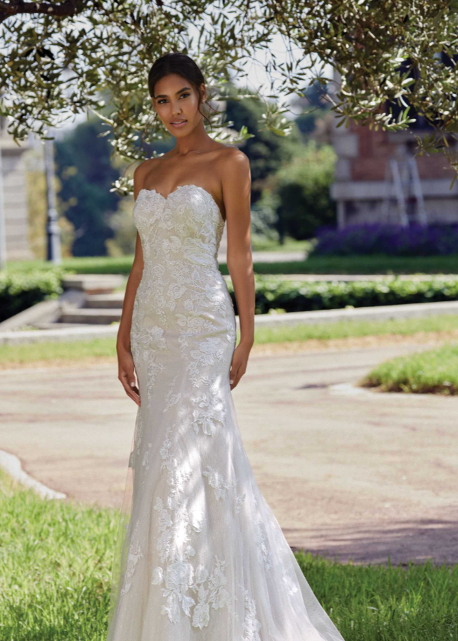 Full body front view of 44138 by Justin Alexander