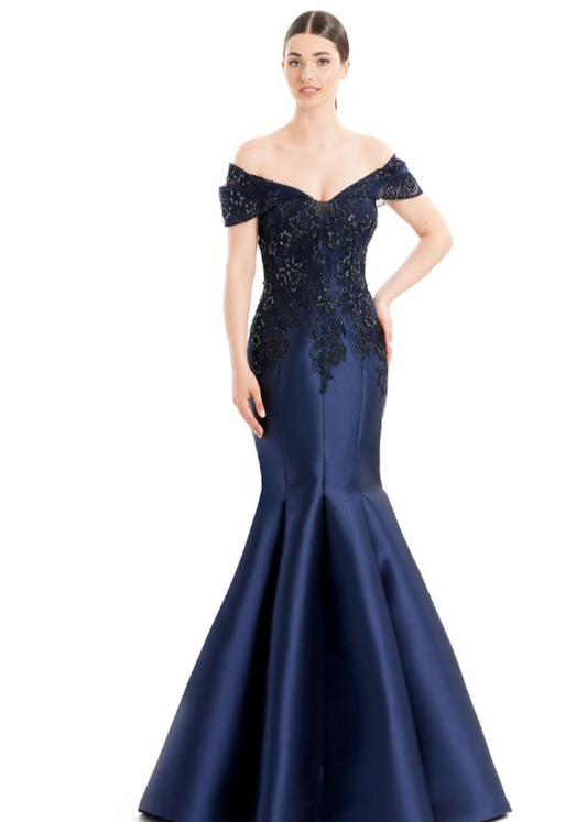 Full body front view of Alexander Daymore - 1667