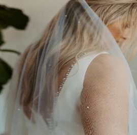 Soft Scattered Beaded Pearl Veil