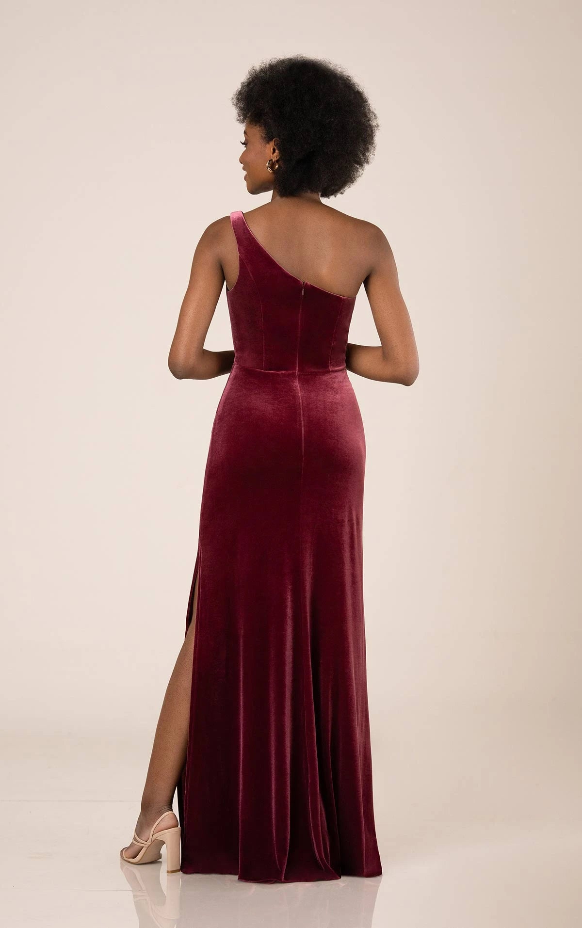 Full body back view of sorella vita 9656