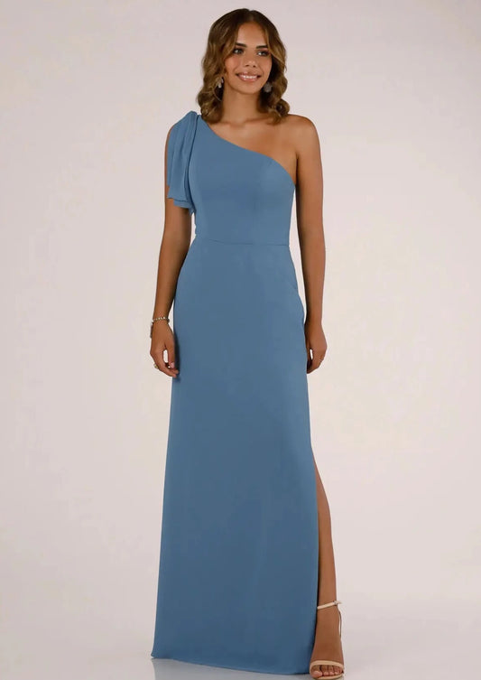 Full body front view of Sorella Vita - 9550