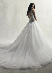 Ball gown wedding dress