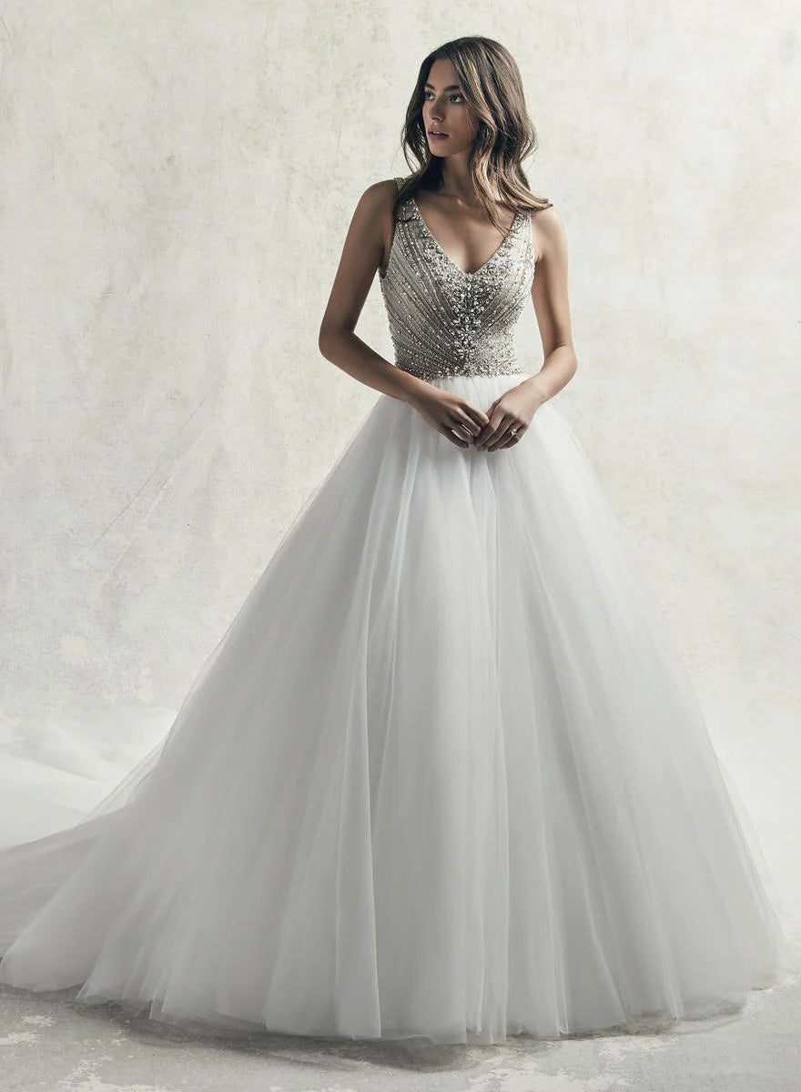 Ball gown wedding dress