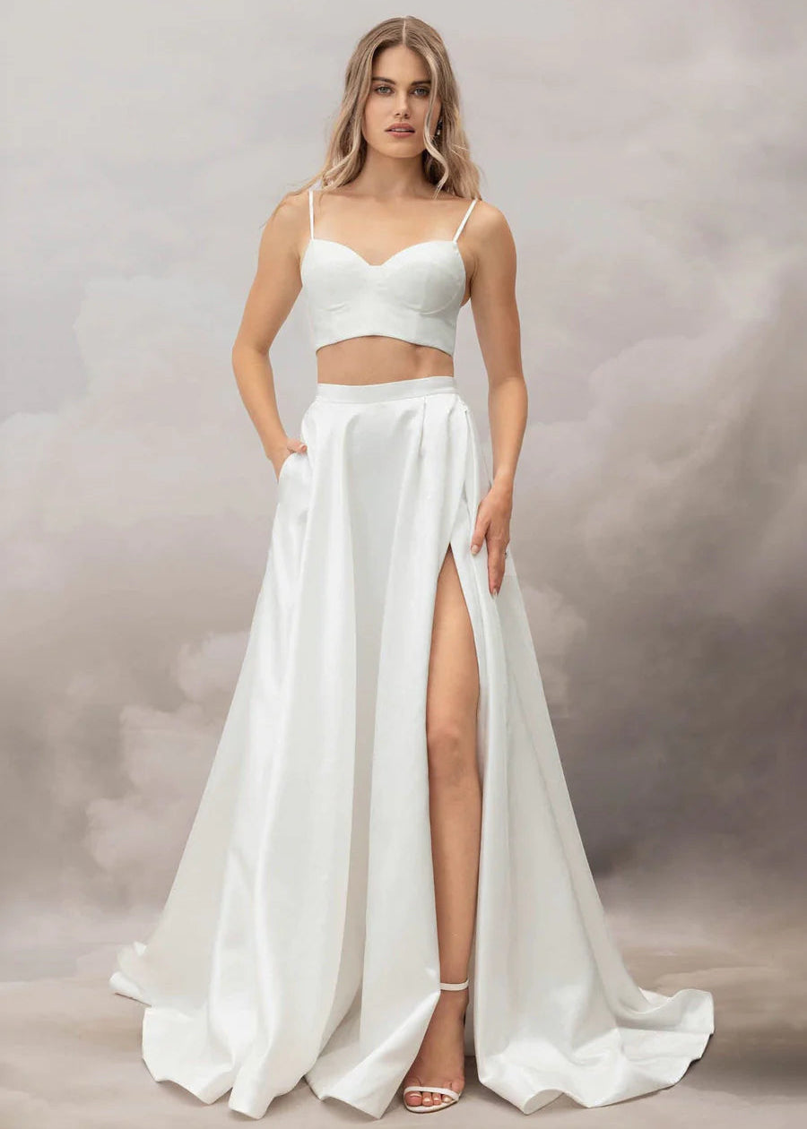 The&nbsp;Teffa&nbsp;Skirt&nbsp;is cut from structural Taffeta that adds a voluminous charm to this ballgown silhouette bridal skirt.&nbsp;Featuring a thick waistband that cinches in the small of the waist,&nbsp;an&nbsp;eye-catching thigh-high&nbsp;split, asymmetrical waist pleats and a sweeping train, this&nbsp;dramatic skirt is the perfect&nbsp;option&nbsp;for the modern bride.&nbsp;&nbsp;