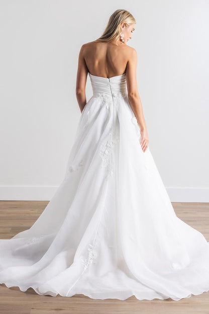 Gabby is for the romantic - a stunning soft sweetheart neckline, gorgeous tulle skirt and delicate touches of lace create a stunning dress.