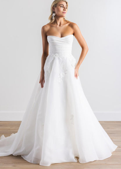 Gabby is for the romantic - a stunning soft sweetheart neckline, gorgeous tulle skirt and delicate touches of lace create a stunning dress.