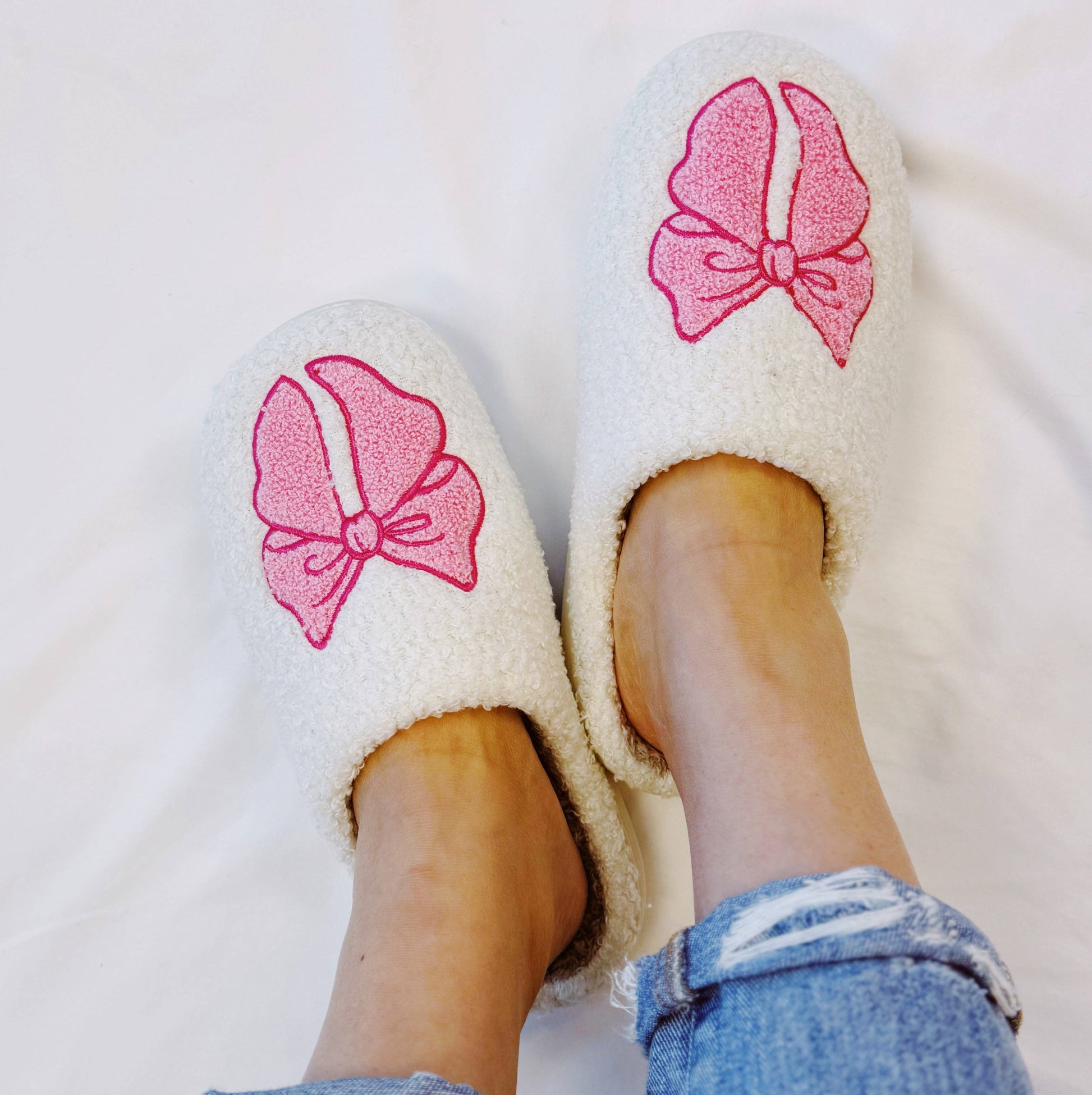 White slippers with a pink bow
