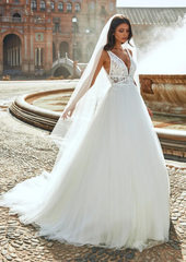 Marisol by Pronovias (Size 6)