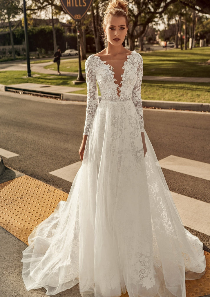Model wearing the front of the Elly Bride Size 14
