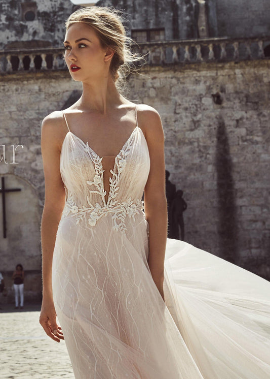 Front of Calla Blanche L'amour