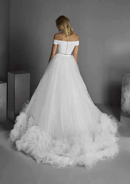 Ruyaa/Kanasu by Pronovias - full bakc view